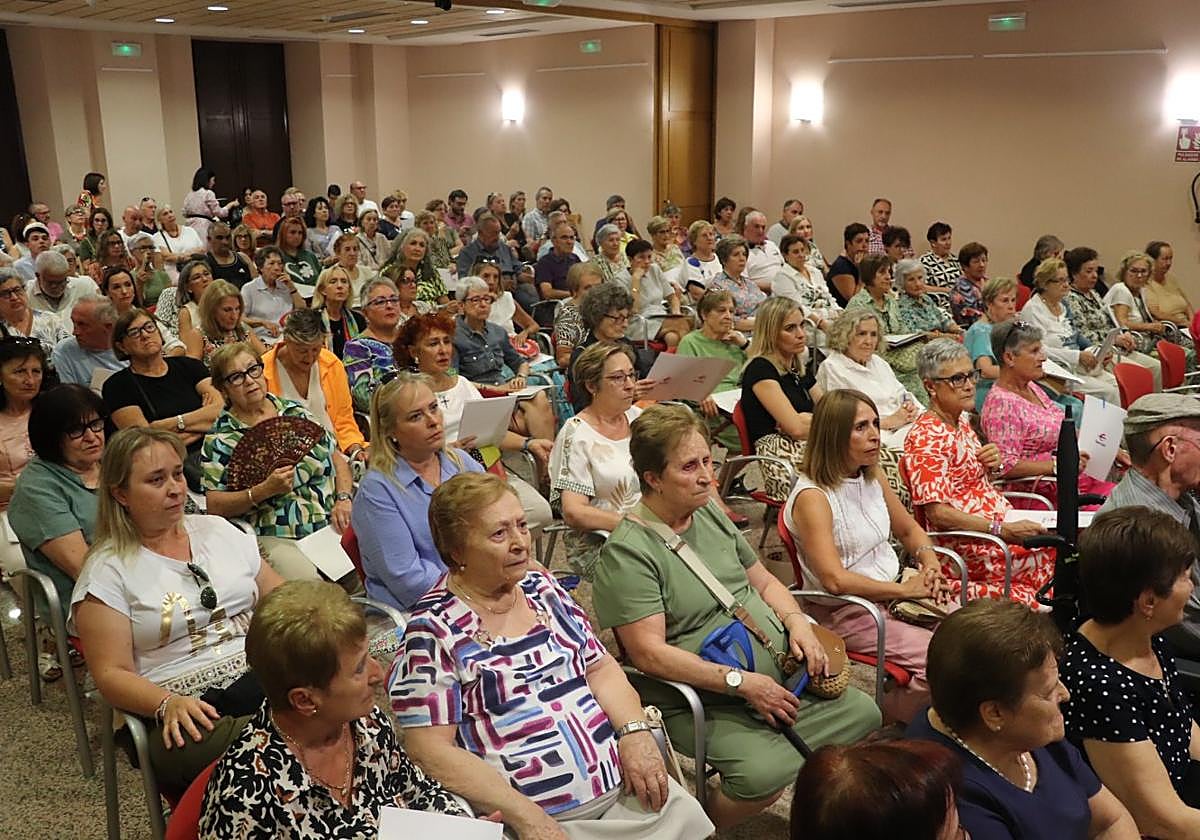 Parte del numeroso público asistente a la jornada de ayer.