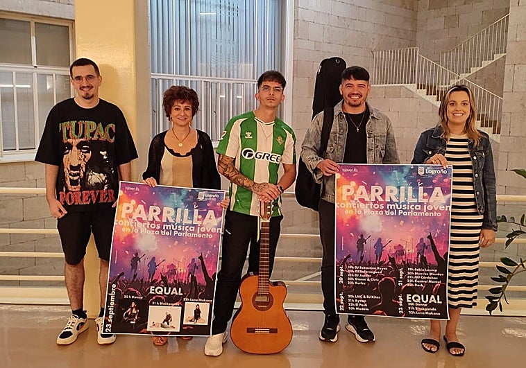 Las concejalas Celia Sanz y Laura Lázaro, en la presentación del certamen con Ayvan Romero y Jorge (LMC).