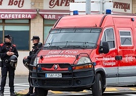 Agentes de la Policóa Foral.