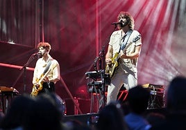 Mikel Izal sobre el escenario.