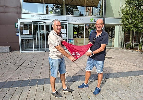 Armando y Philippe , dos franceses con el pañuelo de fiestas de San Mateo.