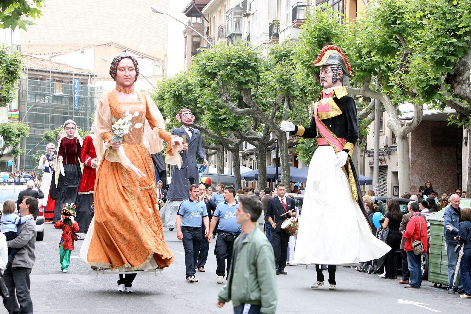 Los gigantes de doña Jacinta y el general Espartero, el día de su estreno.