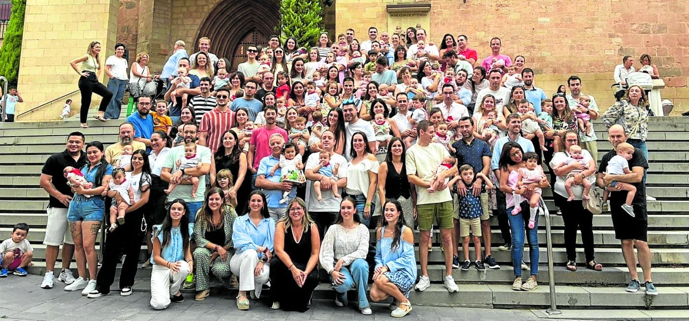 Los nacidos este año reciben el pañuelo festivo