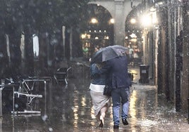 Foto de archivo de un día de lluvia en Logroño.