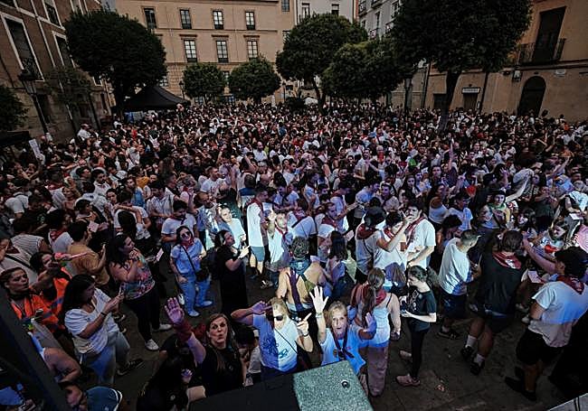 La plaza de San Bartolomé estuvo abarrotada durante la celebración de La Morrete Party.