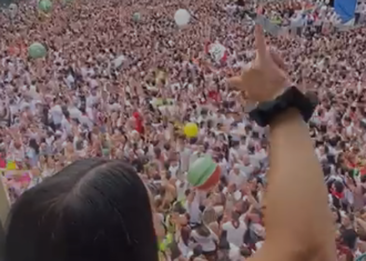 El himno de Logroño, en lengua de signos desde el balcón del Ayuntamiento