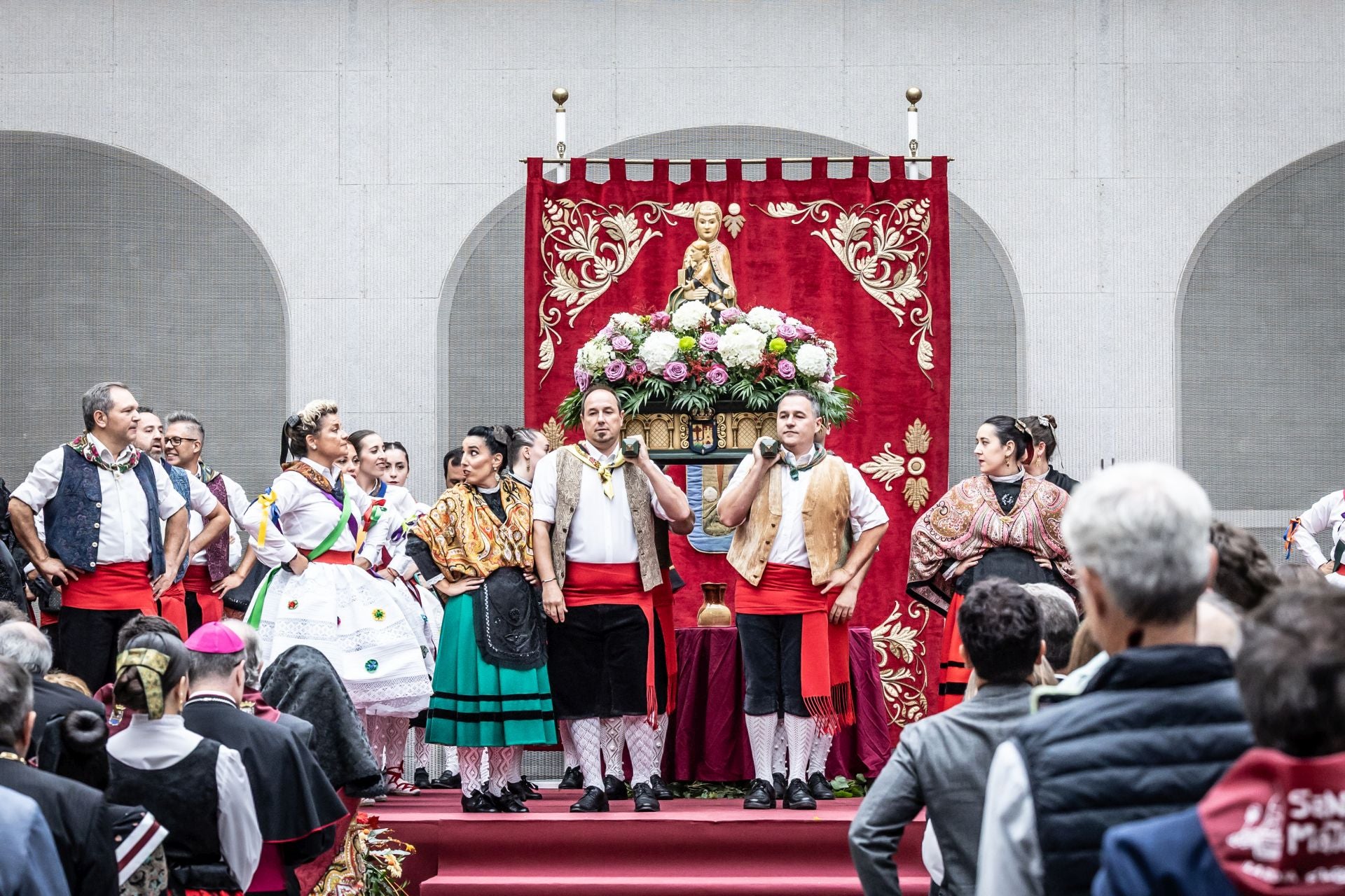 Las imágenes del acto del pisado de la uva