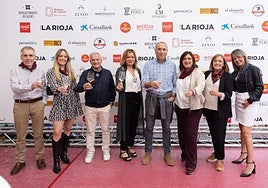 Carlos Cabello, Sara Cabello, Santos Ruiz, Cristina Forner (presidenta de Bodegas Marqués de Cáceres), Luis Ugarte, Merche Cerrolaza (Rioja Medios), Lourdes Pinedo y Sara Lázaro.