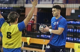 Nemanya Pestic, ayer, en su primer entrenamiento con el Ciudad de Logroño.