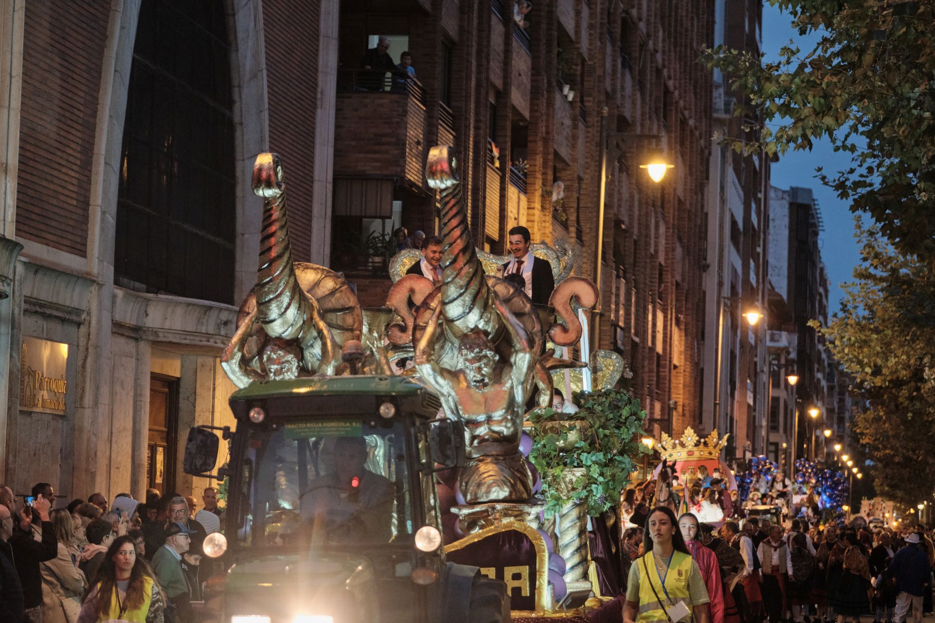 El desfile de carrozas por Logroño
