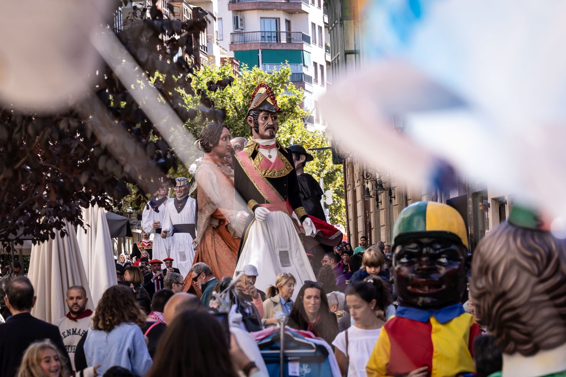 Mañana de degustaciones, música y gigantes y cabezudos en San Mateo