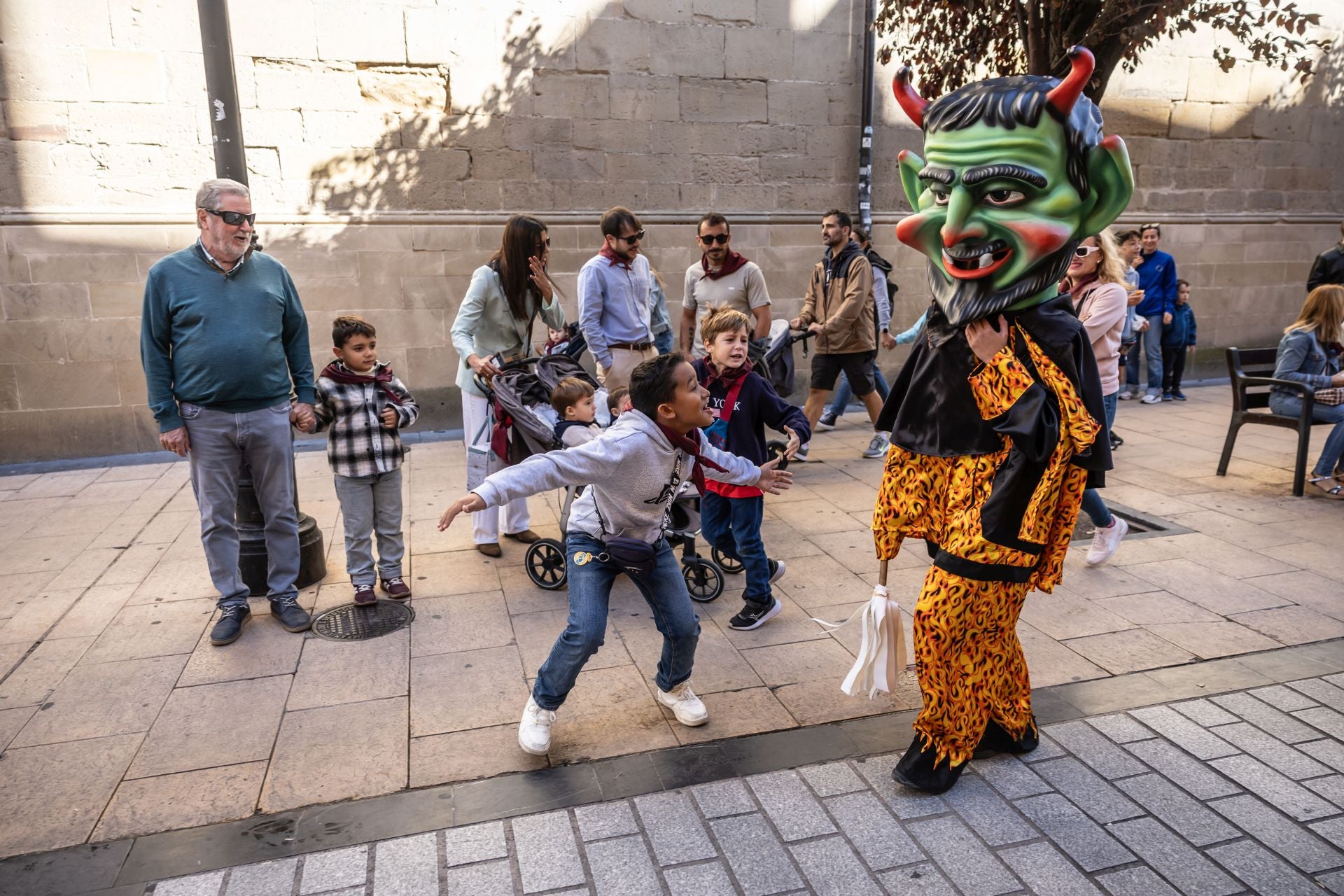 Mañana de degustaciones, música y gigantes y cabezudos en San Mateo