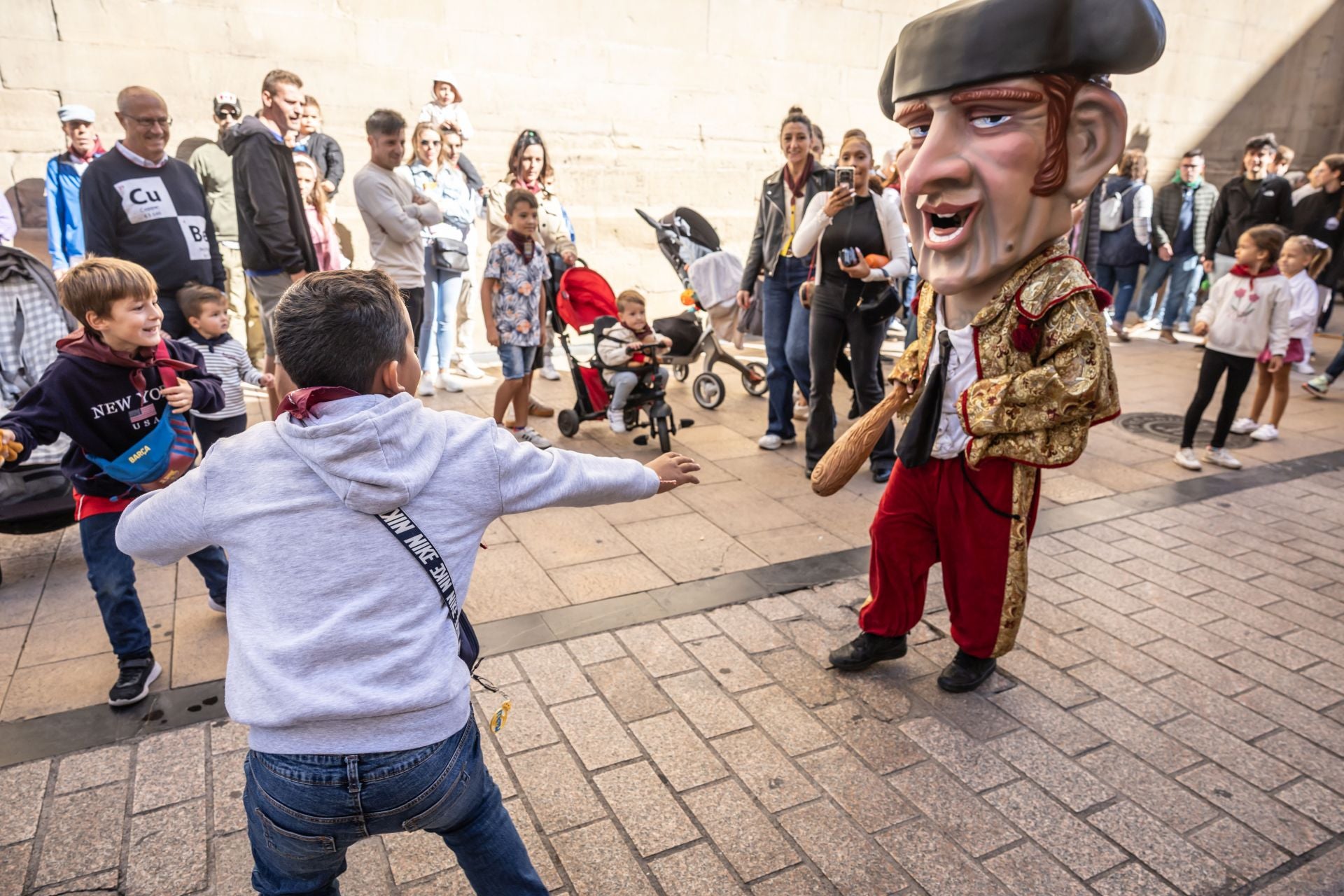 Mañana de degustaciones, música y gigantes y cabezudos en San Mateo