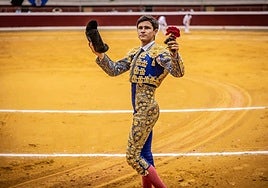 Pablo Aguado, mirando de frente al toro en La Ribera.