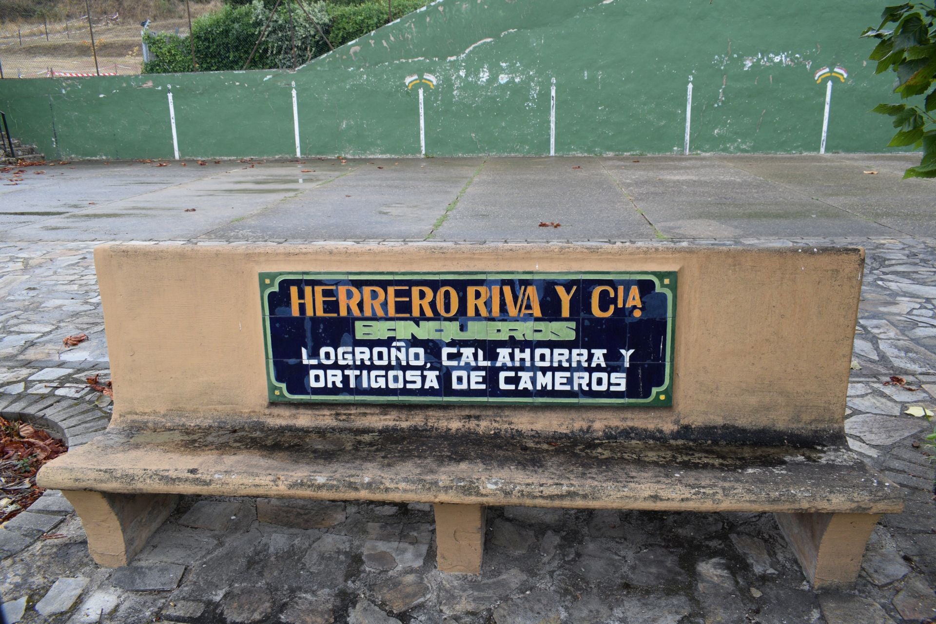 Los emblemáticos bancos de Pradillo, Bien de Interés Cultural