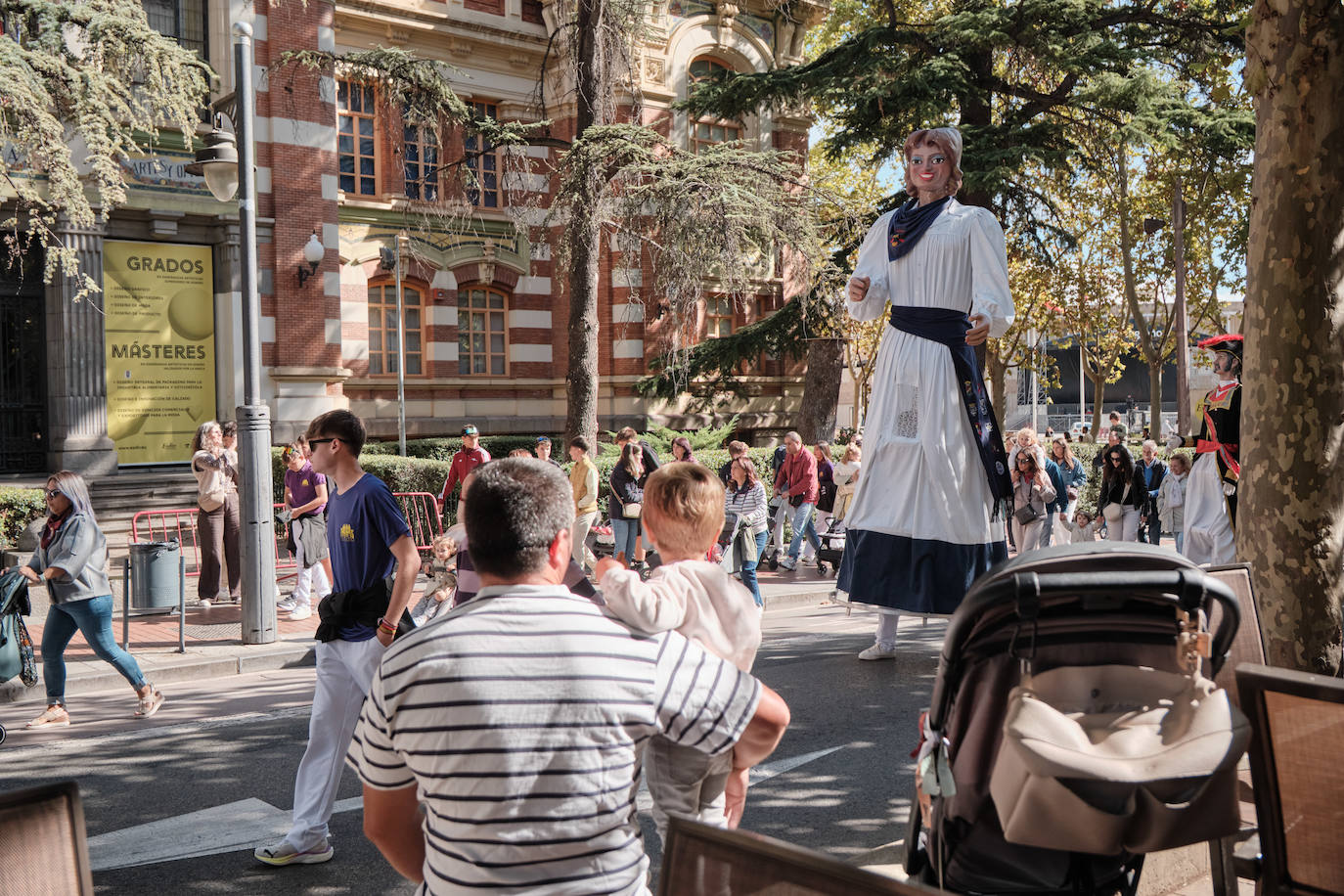 Logroño se llena de música, gigantes y sabores por San Mateo