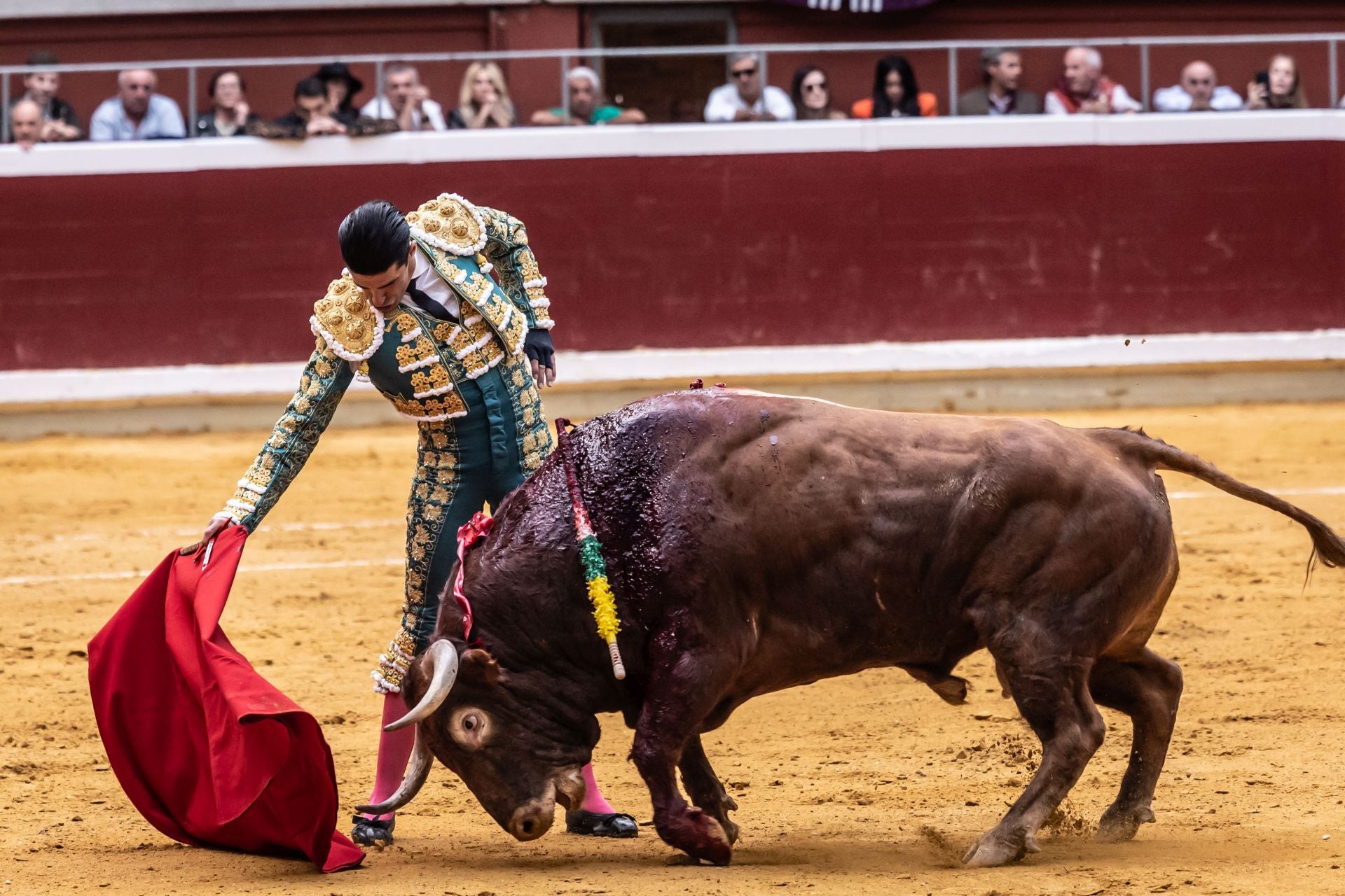 Borja Jiménez, a hombros en el cierre de la feria de San Mateo
