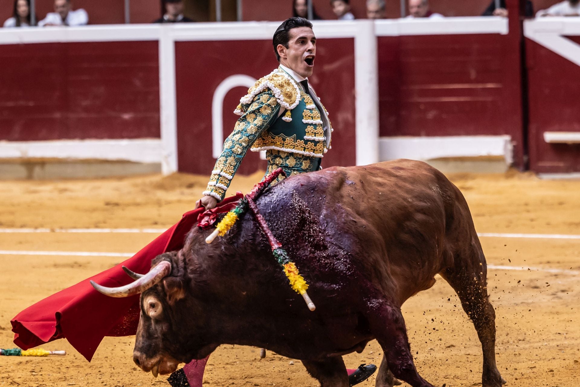 Borja Jiménez, a hombros en el cierre de la feria de San Mateo