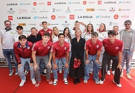 Iker, Geandra, Martín, Álvaro, Liza, Lucía, Paula, Paula, Sofía, Eloy, Juanjo Acobi, Luis, Unai, Pancho, Teresa Cobo, Oriol y Xoan, parte de la plantilla de los equipos Grafometal y Ciudad de Logroño y periodistas.