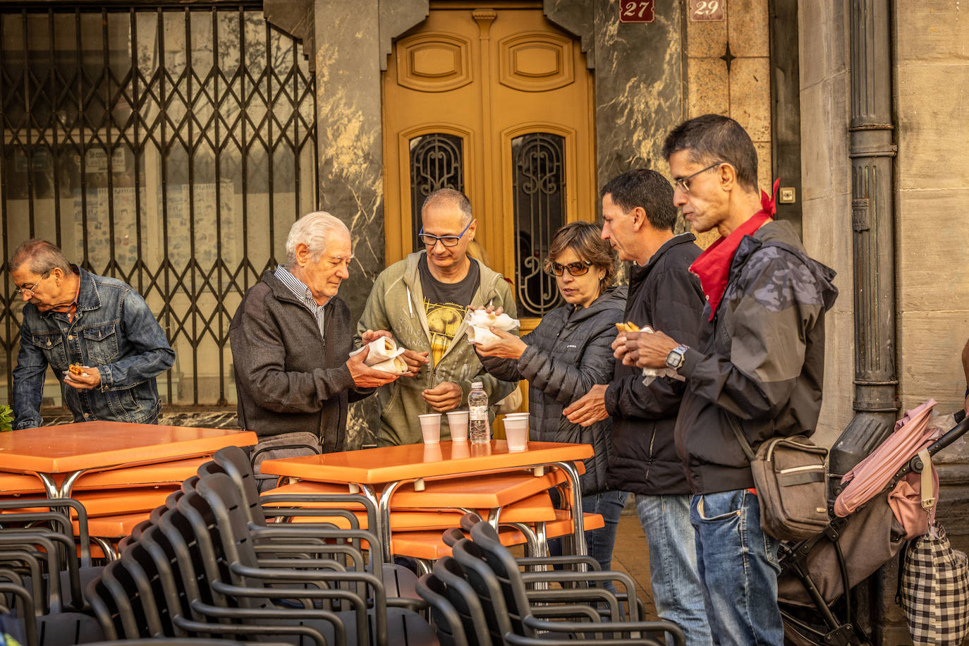 Paella, lomo, picadillo... riojanos y visitantes disfrutan de las degustaciones