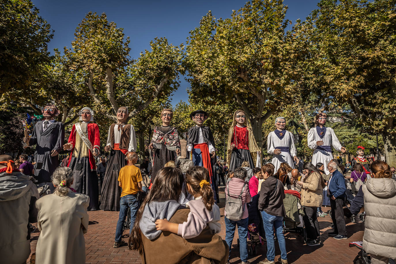 Paella, lomo, picadillo... riojanos y visitantes disfrutan de las degustaciones