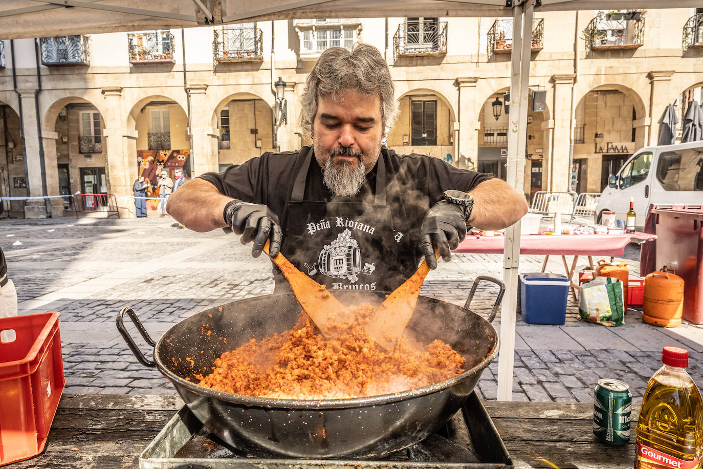 Paella, lomo, picadillo... riojanos y visitantes disfrutan de las degustaciones