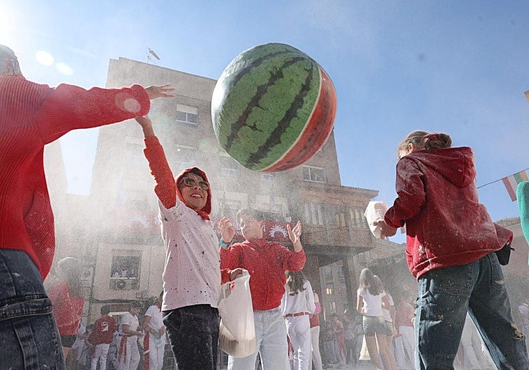El apoyo a Palestina ha estado presente en el lanzamiento de la bomba en Arnedo.