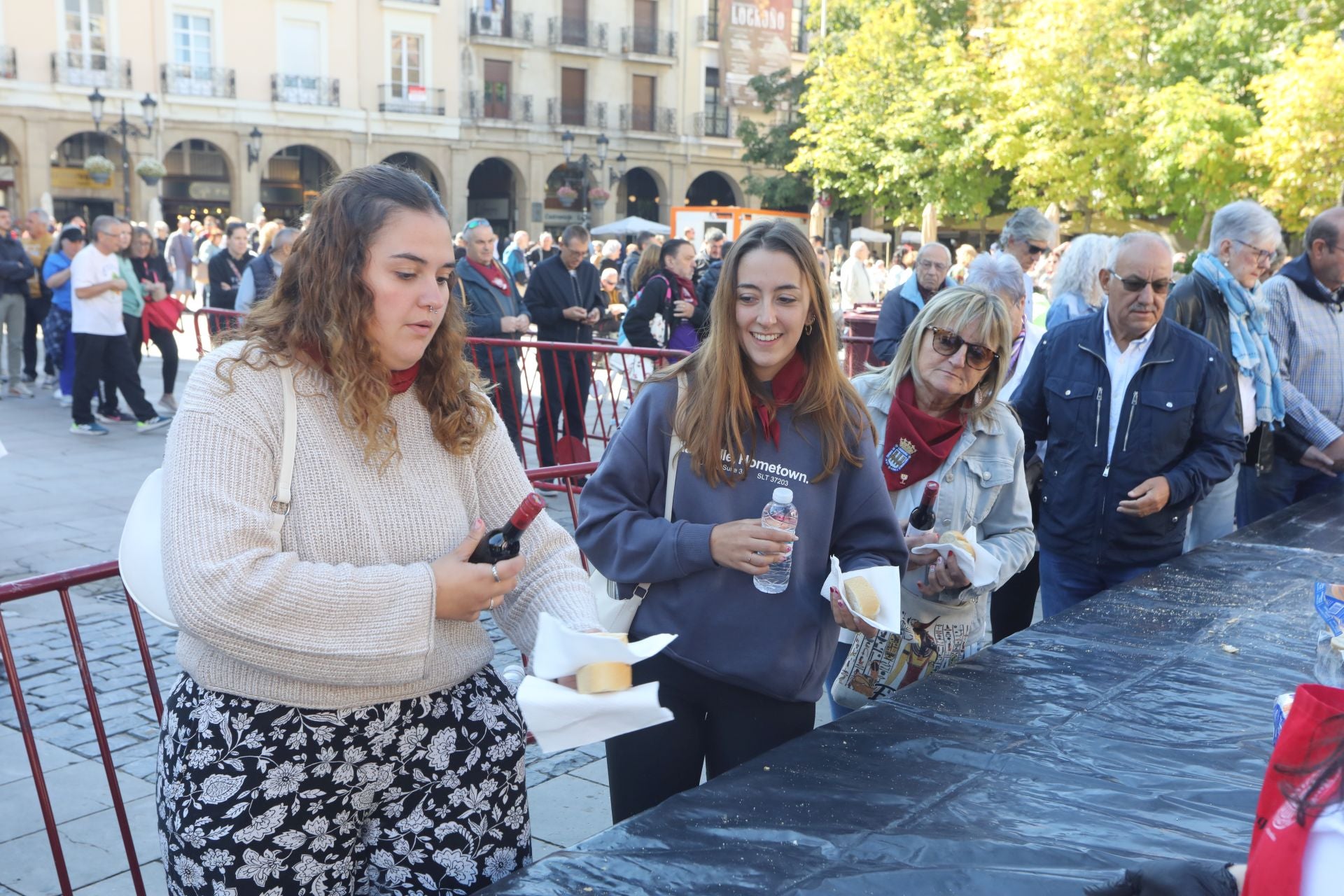 ¿Has estado de degustación para terminar las fiestas? Igual apareces en estas fotos