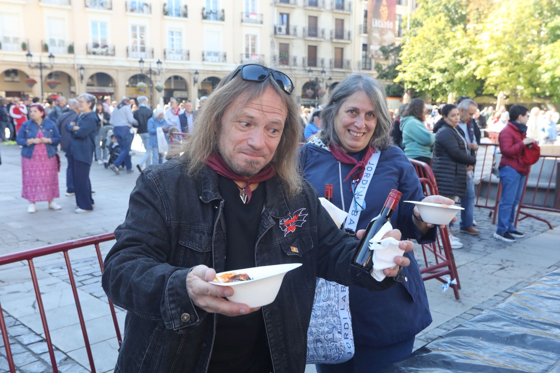 ¿Has estado de degustación para terminar las fiestas? Igual apareces en estas fotos