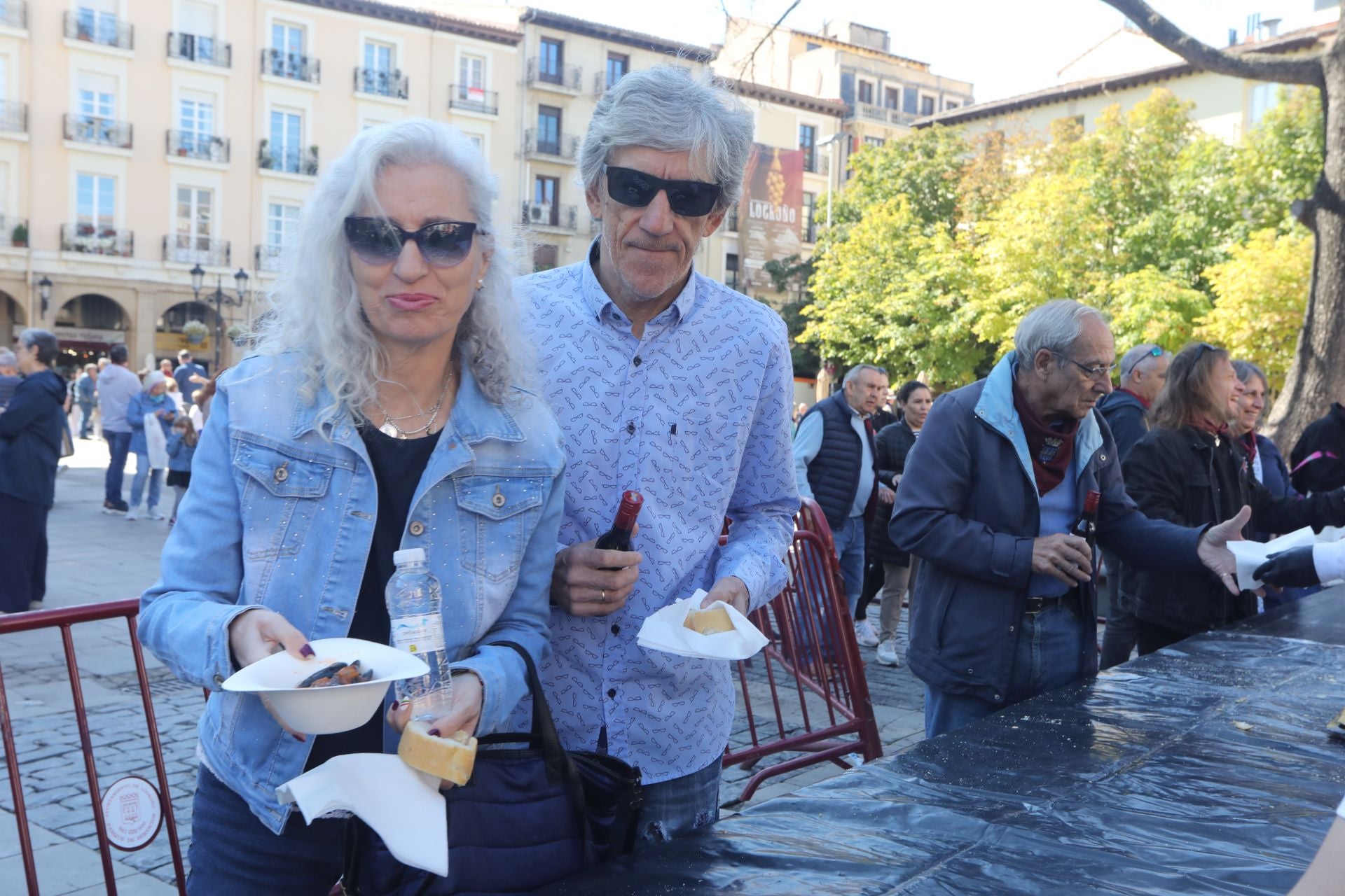 ¿Has estado de degustación para terminar las fiestas? Igual apareces en estas fotos