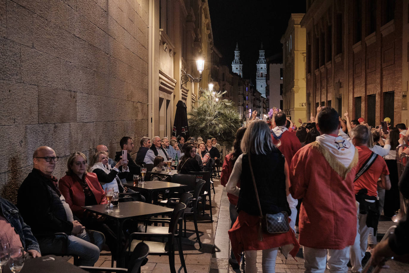 Las imágenes del desfile de las peñas por Logroño