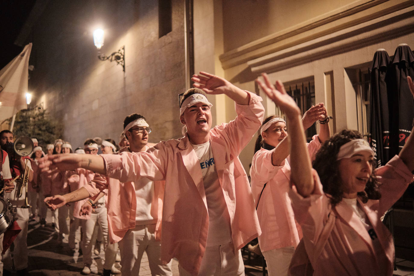Las imágenes del desfile de las peñas por Logroño