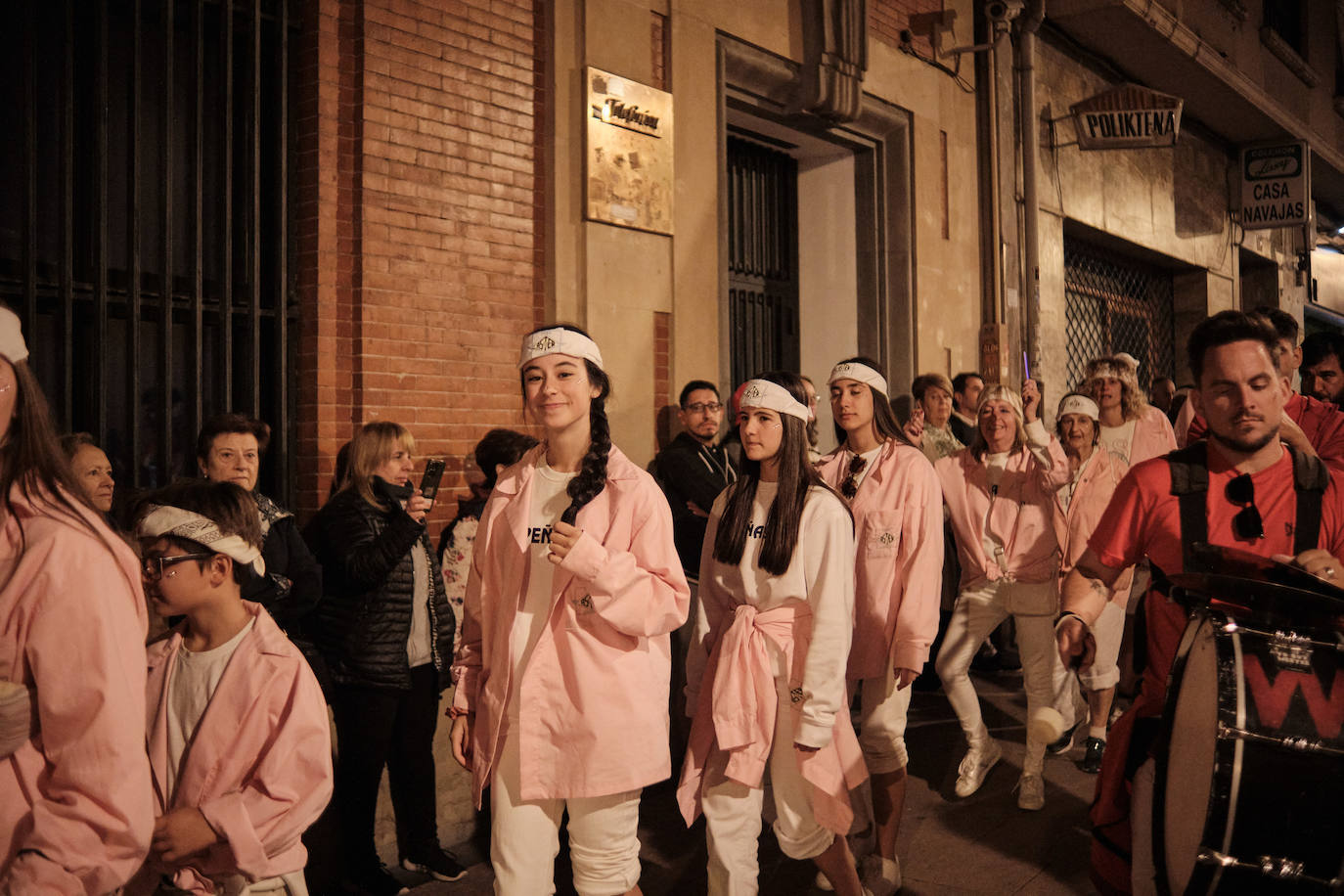 Las imágenes del desfile de las peñas por Logroño