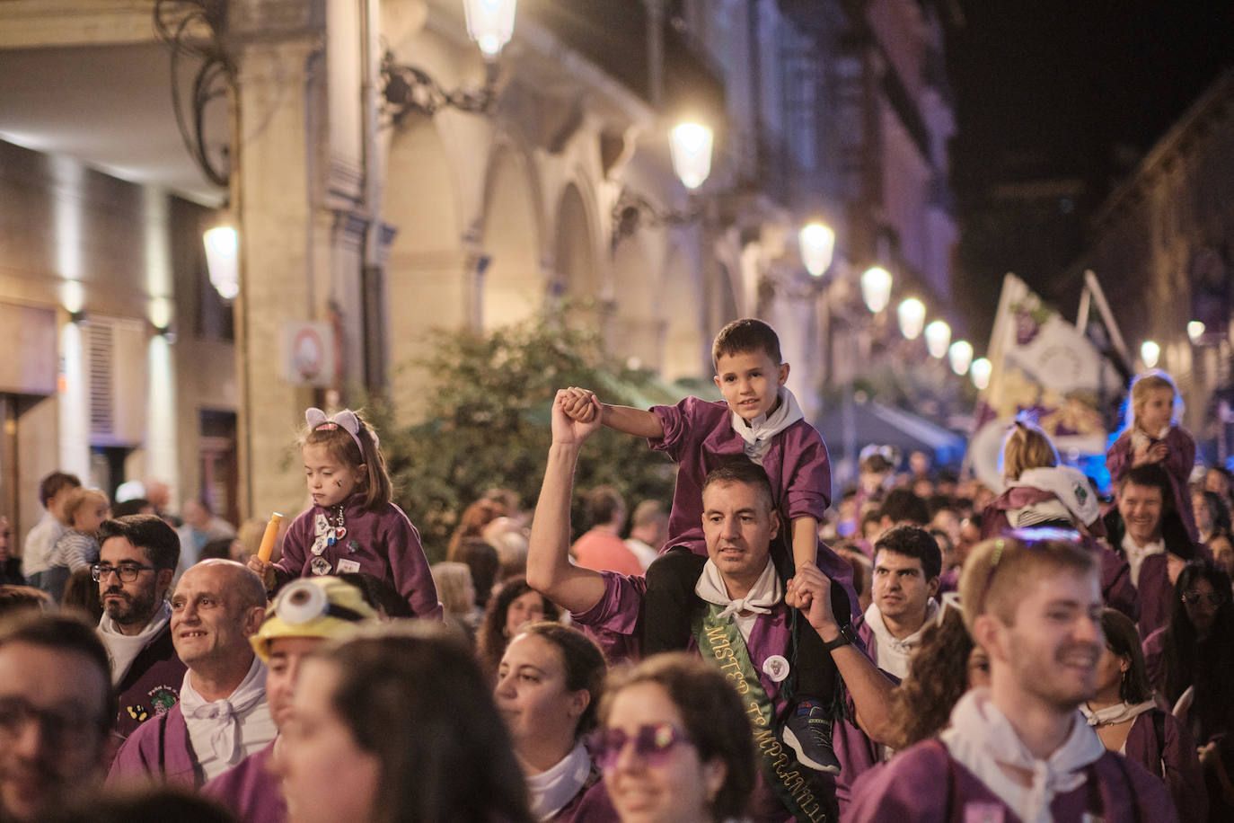 Las imágenes del desfile de las peñas por Logroño