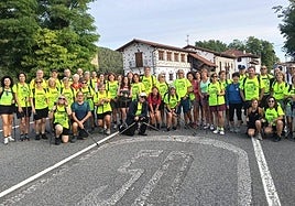 Fotografía de familia del grupo que recorrió el Baztán.