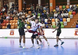 Unai Galán penetra la defensa del Cuenca para marcar.