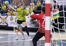 Mina Novovic anotó ante el Morvedre tres goles en el primer triunfo verdeamarillo.