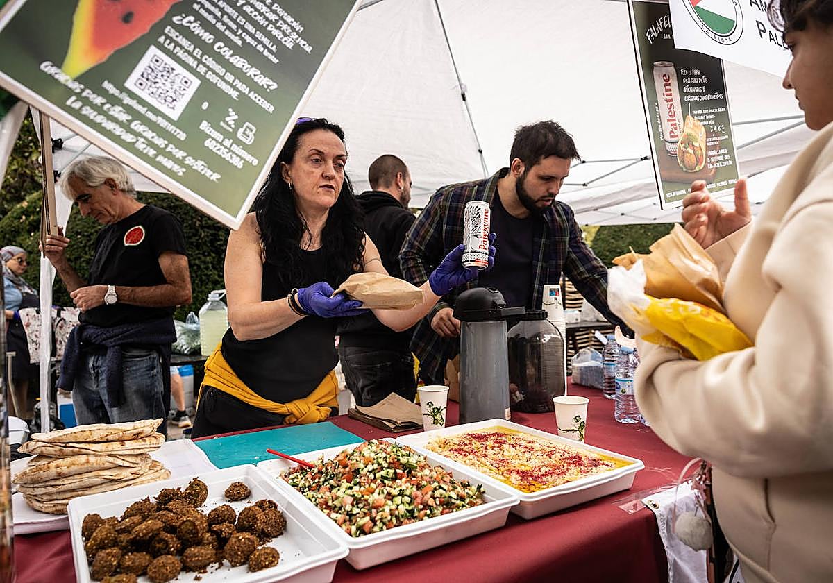 Stand de Amistad con Palestina, en el San Mateo Intercultural, en el Espolón.