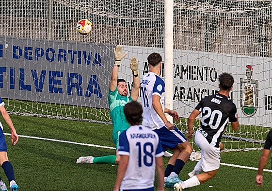 Anai Morales marca el cuarto gol de la UD Logroñés en Mutilva.