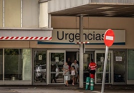 Entrada del servicio de Urgencias del Hospital San Pedro.