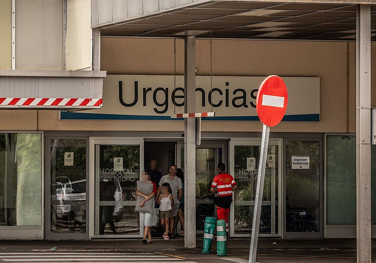 Entrada del servicio de Urgencias del Hospital San Pedro.