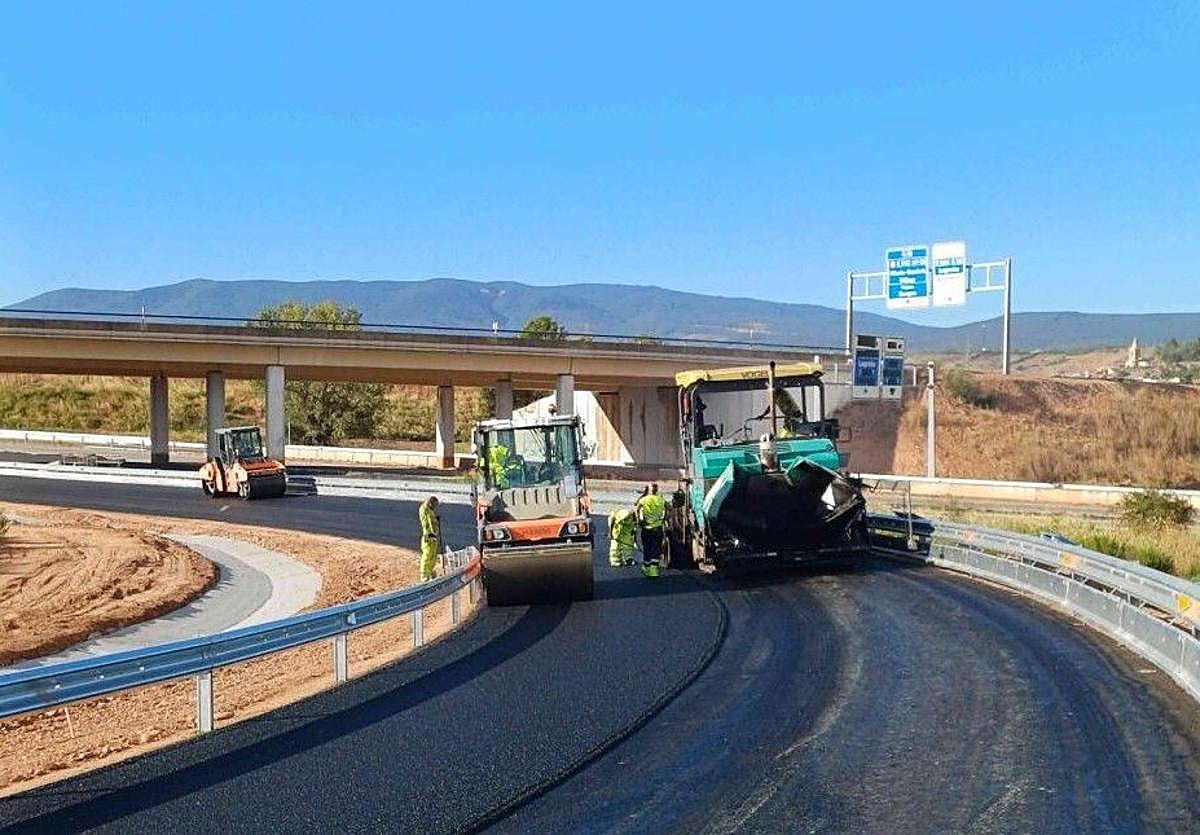 Trabajos de asfaltado de la Ronda Sur.