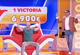 Héctor Alarcia, a la izquierda, celebra su triunfo ante Rafa Castaño.