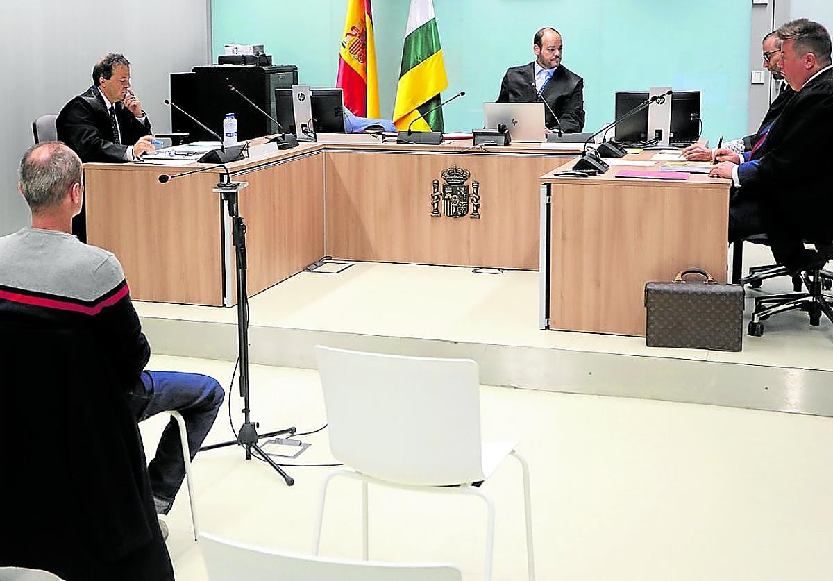 El acusado de la muerte de un hombre de 70 años junto a los edificios de Toyo Ito, durante la vista celebrada este miércoles en Logroño.