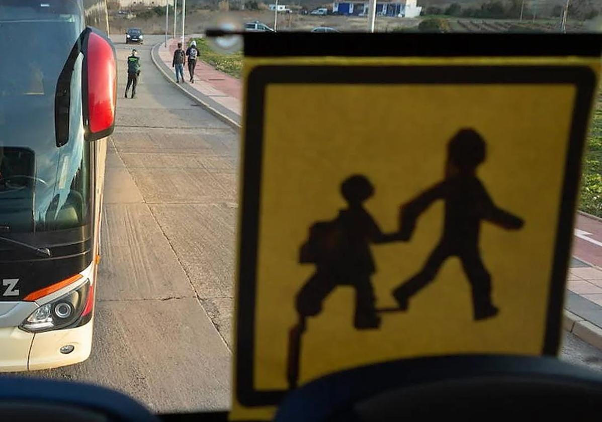 Un autobús de transporte escolar.