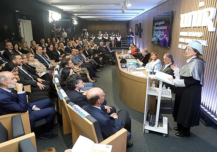 Inmaculada Berlanga durante su discurso en el acto de apertura del nuevo curso académico de la Universidad Internacional de La Rioja.