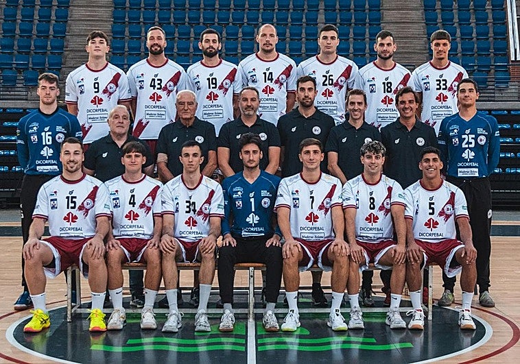 El Dicorpebal Logroño La Rioja posa con su nuevo patrocinio en la camiseta.