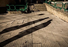 Marta y Agustín posan en la zona común de la Residencia de mayores de Lardero, dependiente del Gobierno de La Rioja