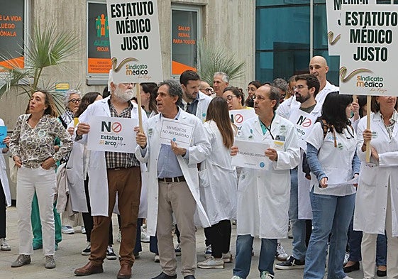 Algunos de los participantes en la concentración de este viernes.