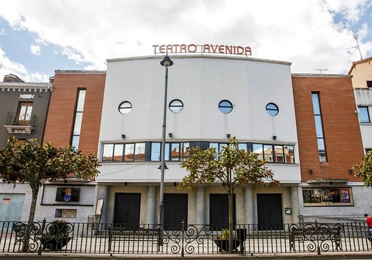 Fachada del teatro Avenida de Santo Domingo.